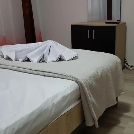 Apartment Apartament Cu 3 Decomandat La Parter *