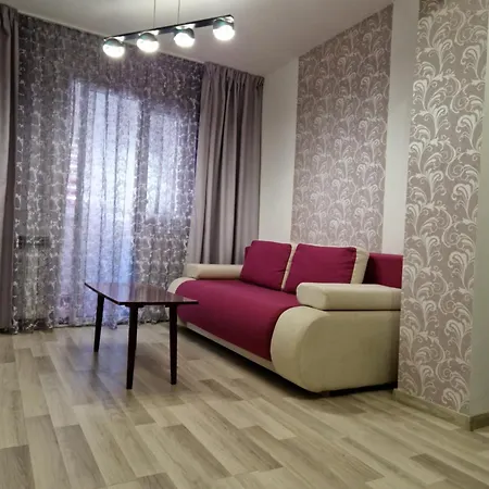 Apartament Cu 3 Decomandat La Parter *