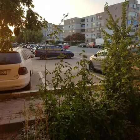 Apartament Cu 3 Decomandat La Parter