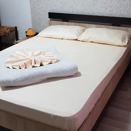 Apartament Cu 3 Decomandat La Parter Διαμέρισμα