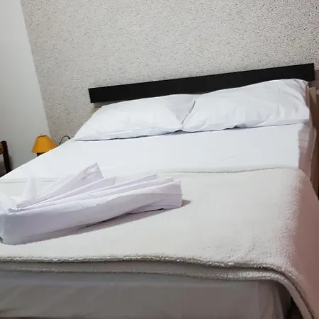 Apartament Cu 3 Decomandat La Parter Διαμέρισμα