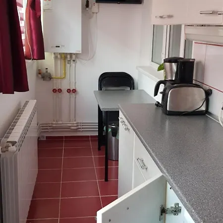 Apartament Cu 3 Decomandat La Parter